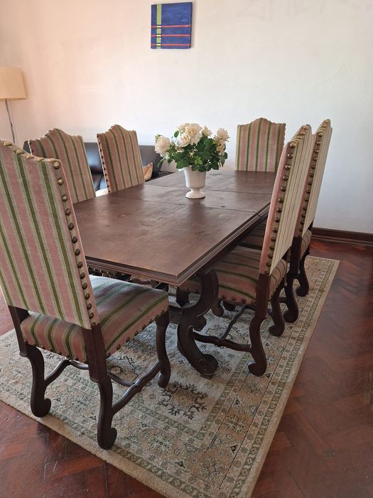 Mesa com 6 cadeiras