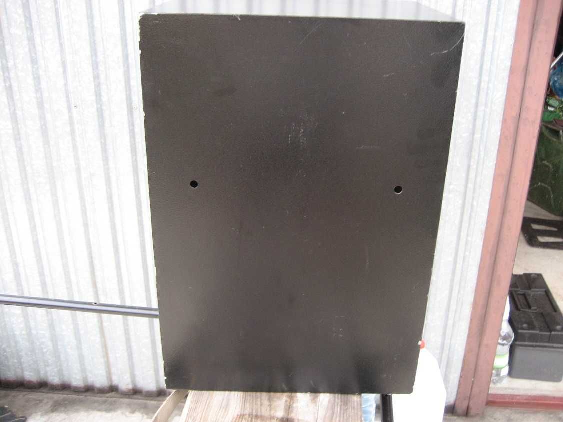 sejf  17 kg waga   elektroniczny i na klucz