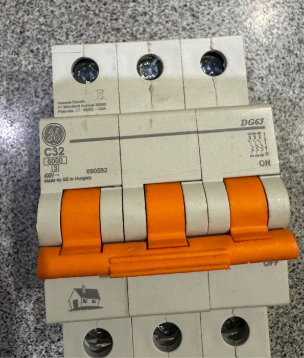 Автоматический выключатель 32А, EZ9, 3Р,