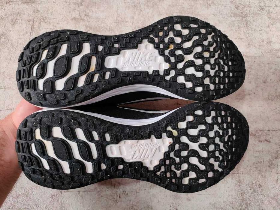 Кросівки Nike Revolution 6 р-42 оригінал кроссовки найк черные лёгкие