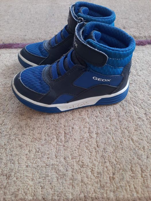 Ботіночки для хлопчика,куплені в Чехії в відмінному станні.Рекомендую.