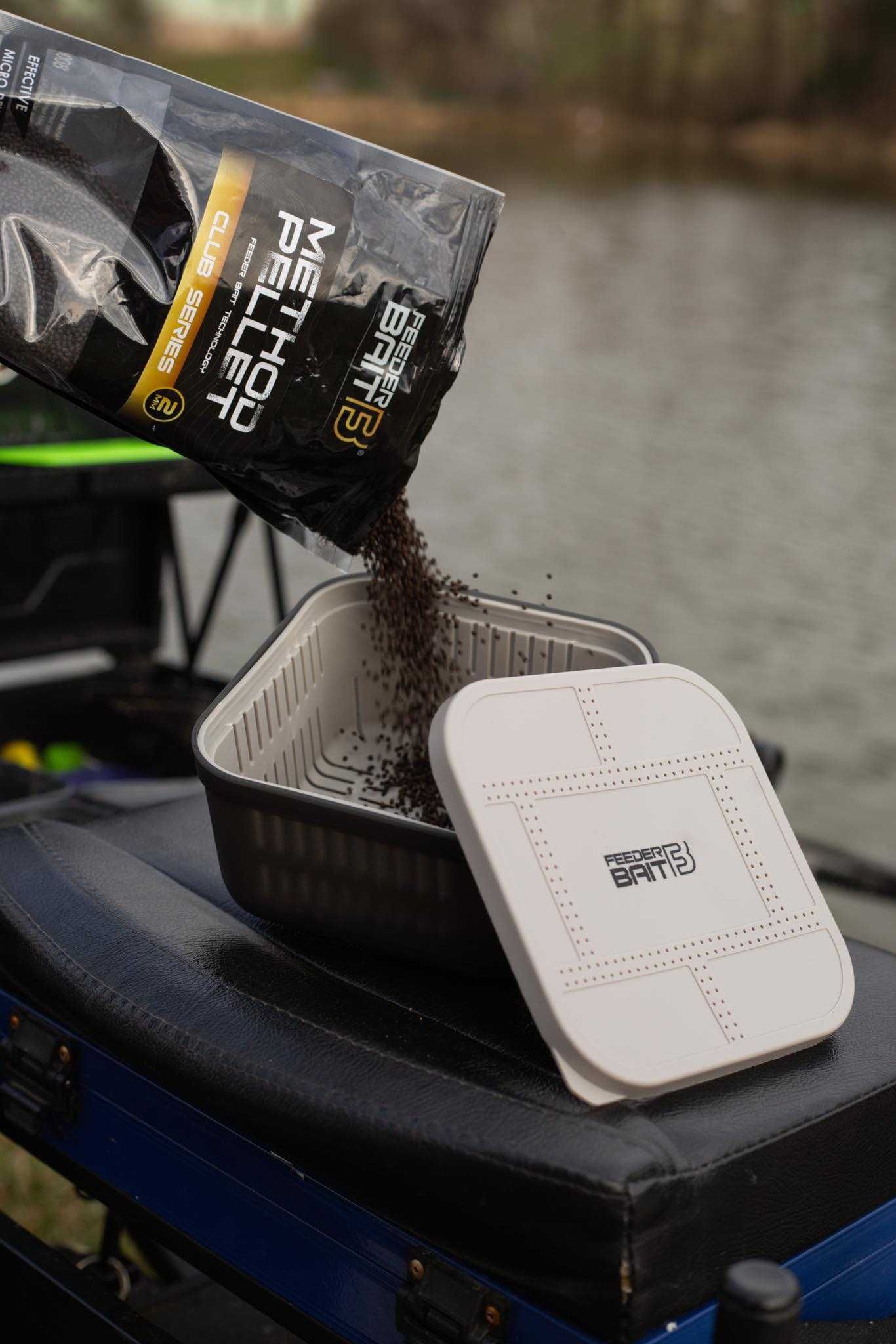 Box z sitkiem do pelletu 1,9L Feeder Bait
