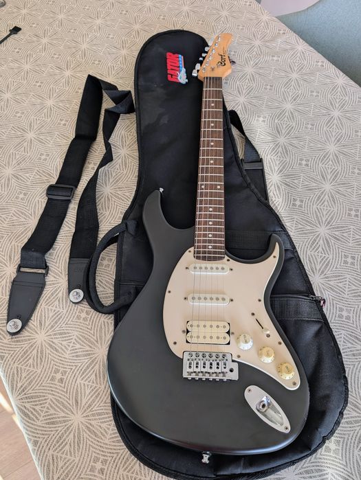 Guitarra Eléctrica Cort G110 + saco Gator