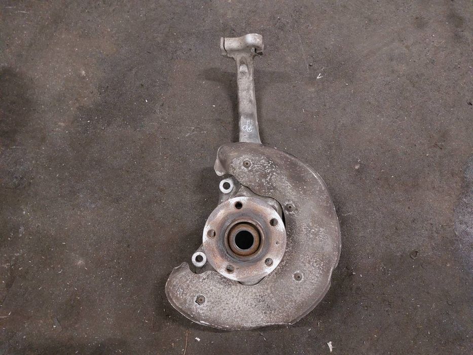 PIASTA ZWROTNICA PRAWY PRZÓD AUDI Q5 8R 3.2 FSI