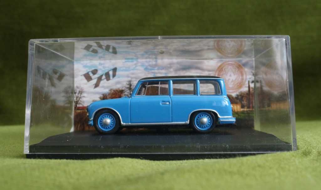 AWZ P70 kombi - model 1/43 extra