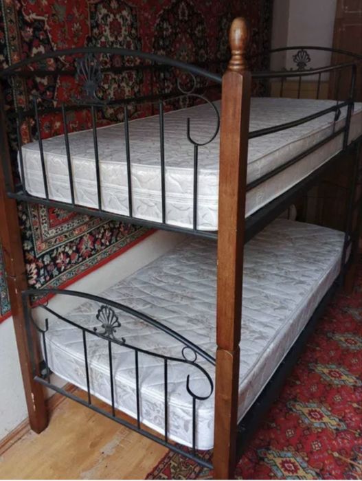 Двохярусне ліжко