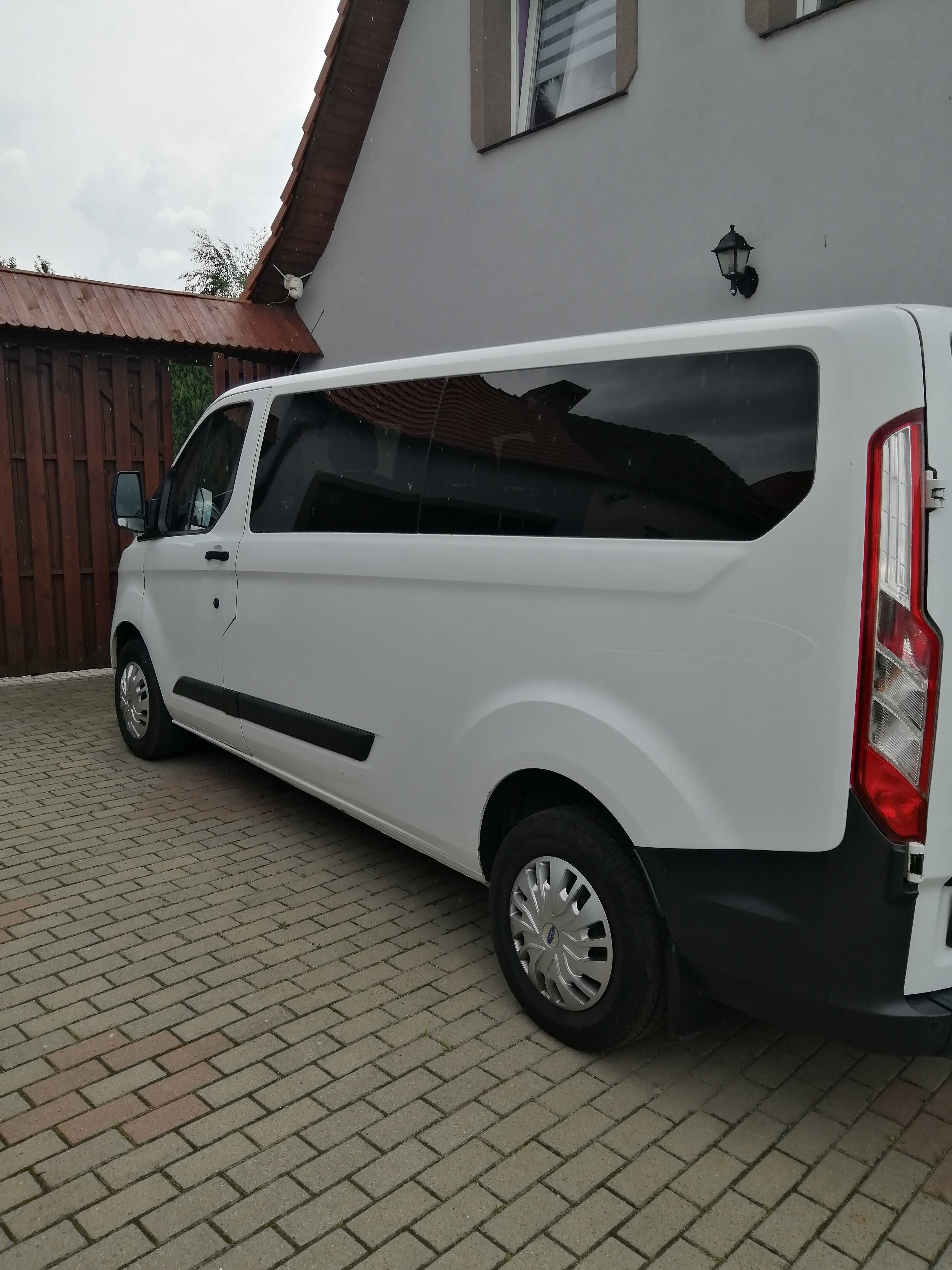 Przestronny Ford L2H1 i wygodny