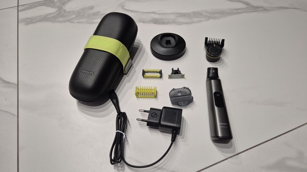 Golarka Philips OneBlade Pro 360 nasadki podstawka ładująca etui