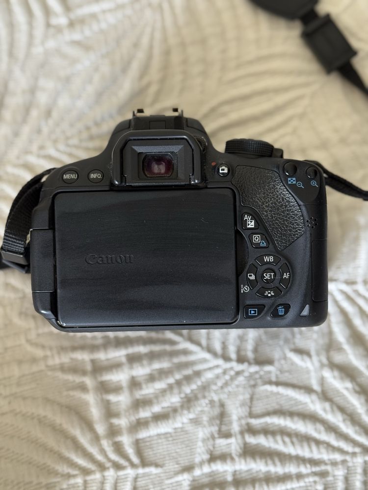 Canon 700D + 2 lentes