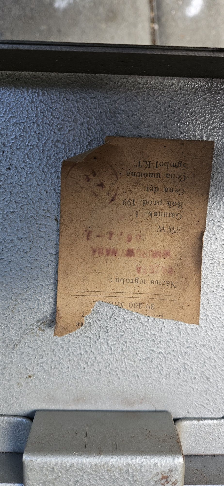 Stara kaseta metalowa karat sejf 1992r z kluczem