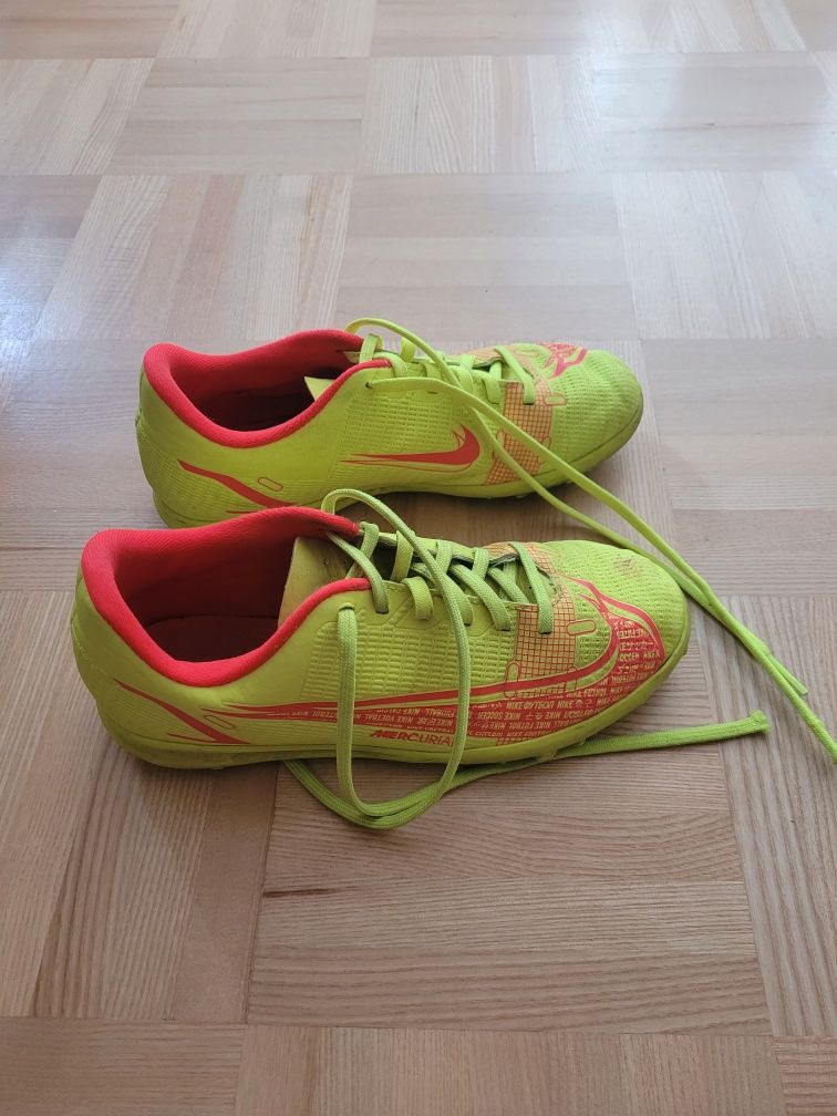 Buty turfy do piłki nike rozm 33