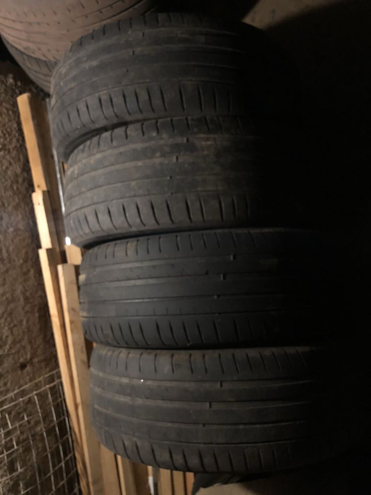 Michelin  Piloт Sport 4.    Шина 215.55.R17