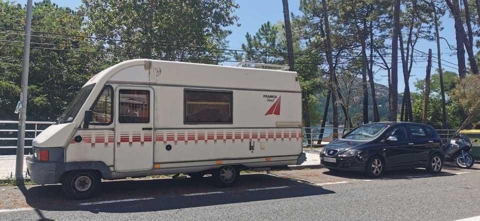 Autocaravana integral Fiat Ducato- 6 lugares de livrete