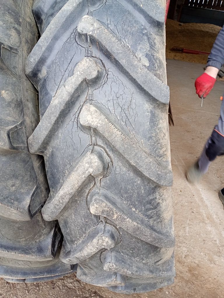 Przedam opony od MTZ, jumz, ursus, Zetor itp 15.5 R38 8PR i 11.2-24