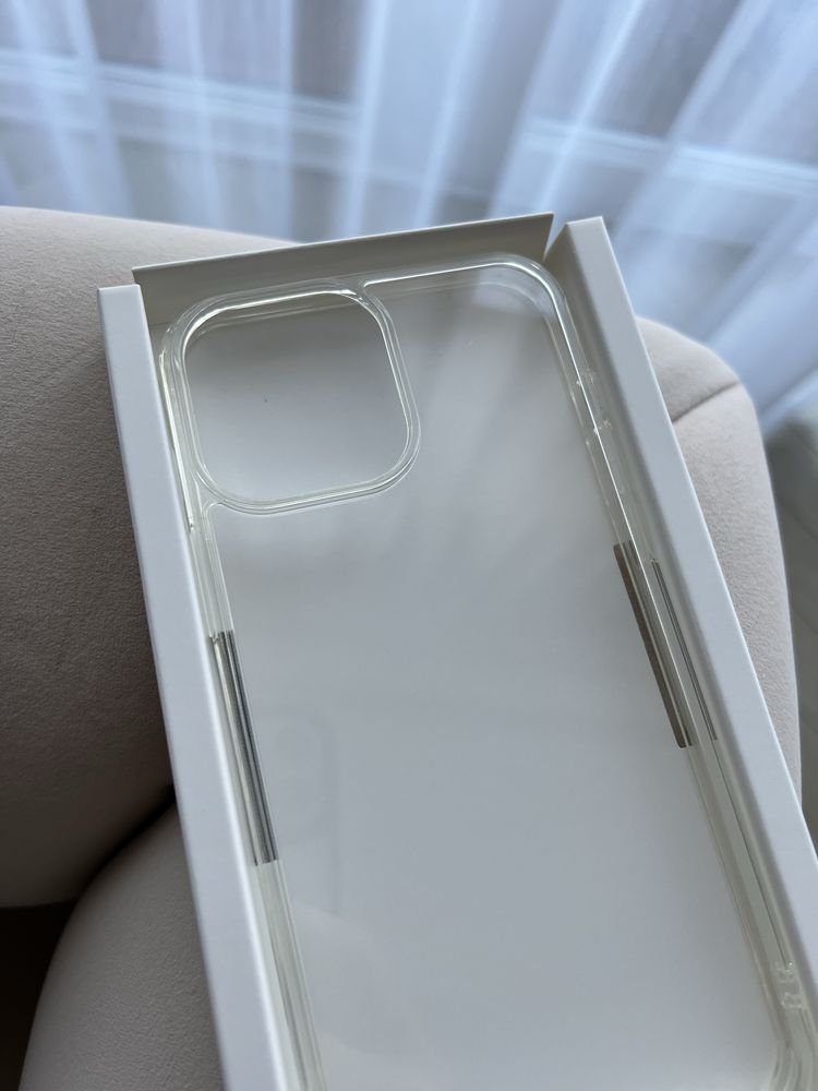 Nowe etui Phantom Glass Case marki XQISIT do Apple iPhone 13 Pro Max