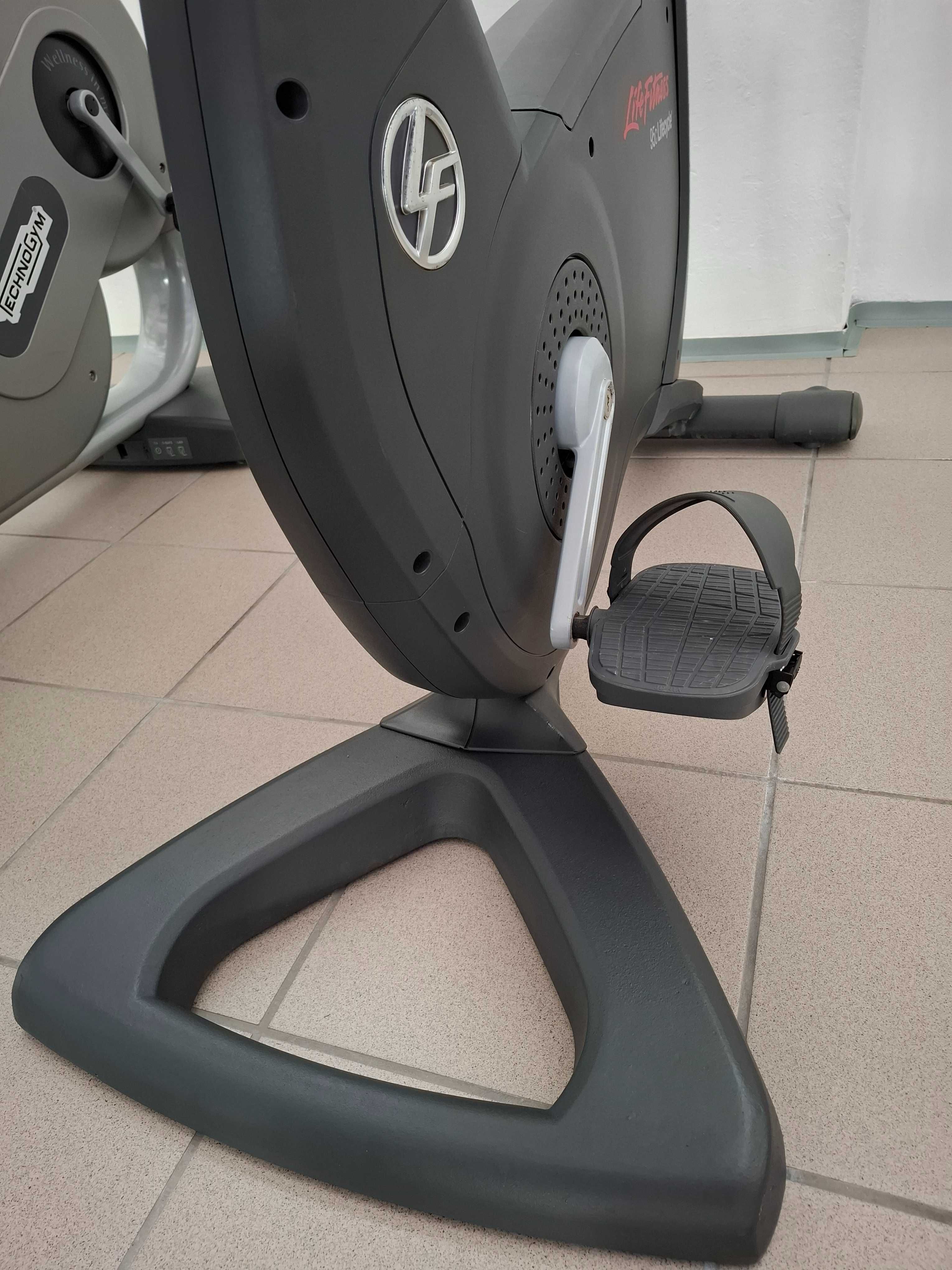 Stacjonarny rower treningowy pionowy Life Fitness 95C Inspire
