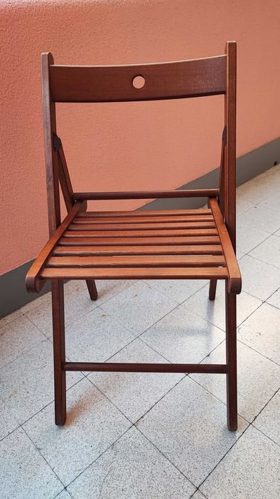 Cadeira dobrável em madeira castanha IKEA