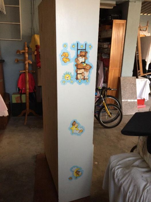 Mobiliário para quarto infantil pintado à mão