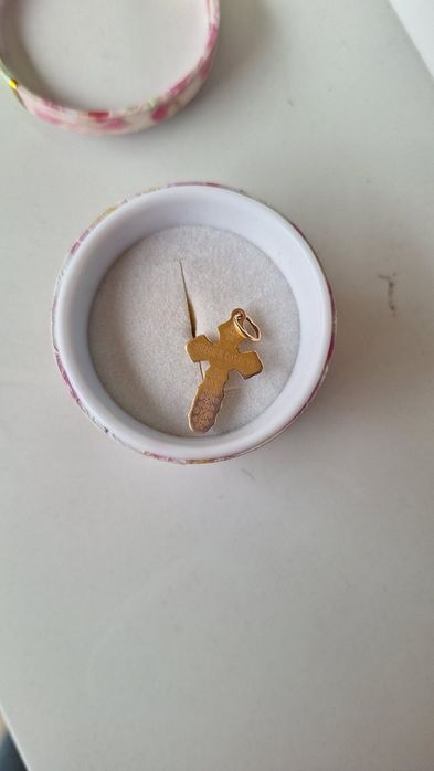 Золотий хрестик новий комбінований вага 1,68 г.