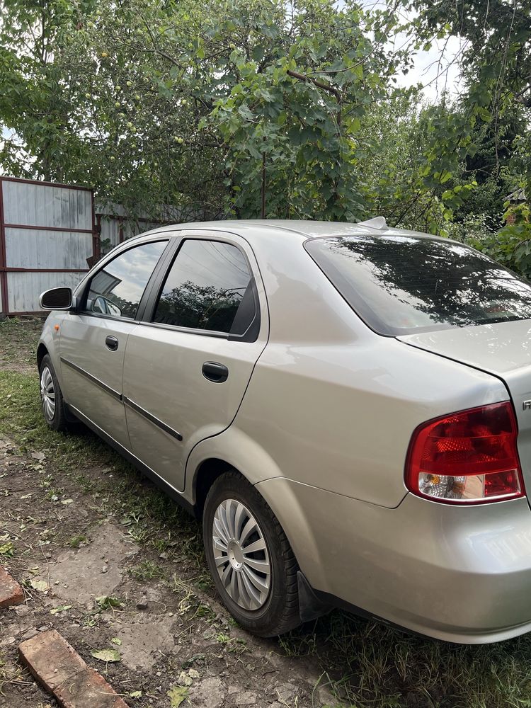 Продам Aveo T200.
