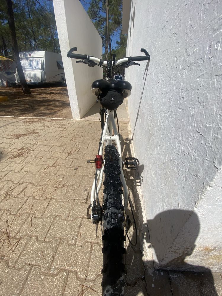 BTT Berg Trailrock LTD