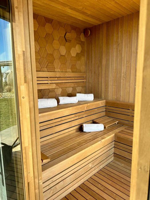 Wyjątkowa strefa spa – sauna i jacuzzi na wynajem!