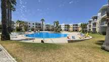 Apartamento T2 - Piscina - Jardins - Garagem - Perto da Praia - Condom