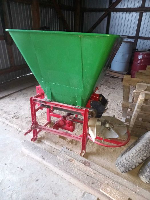 Rozsiewacz Motyl    Odśnieżanie  Pług 3 metry