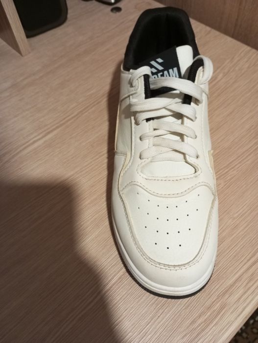 Продам кросівки ідеал