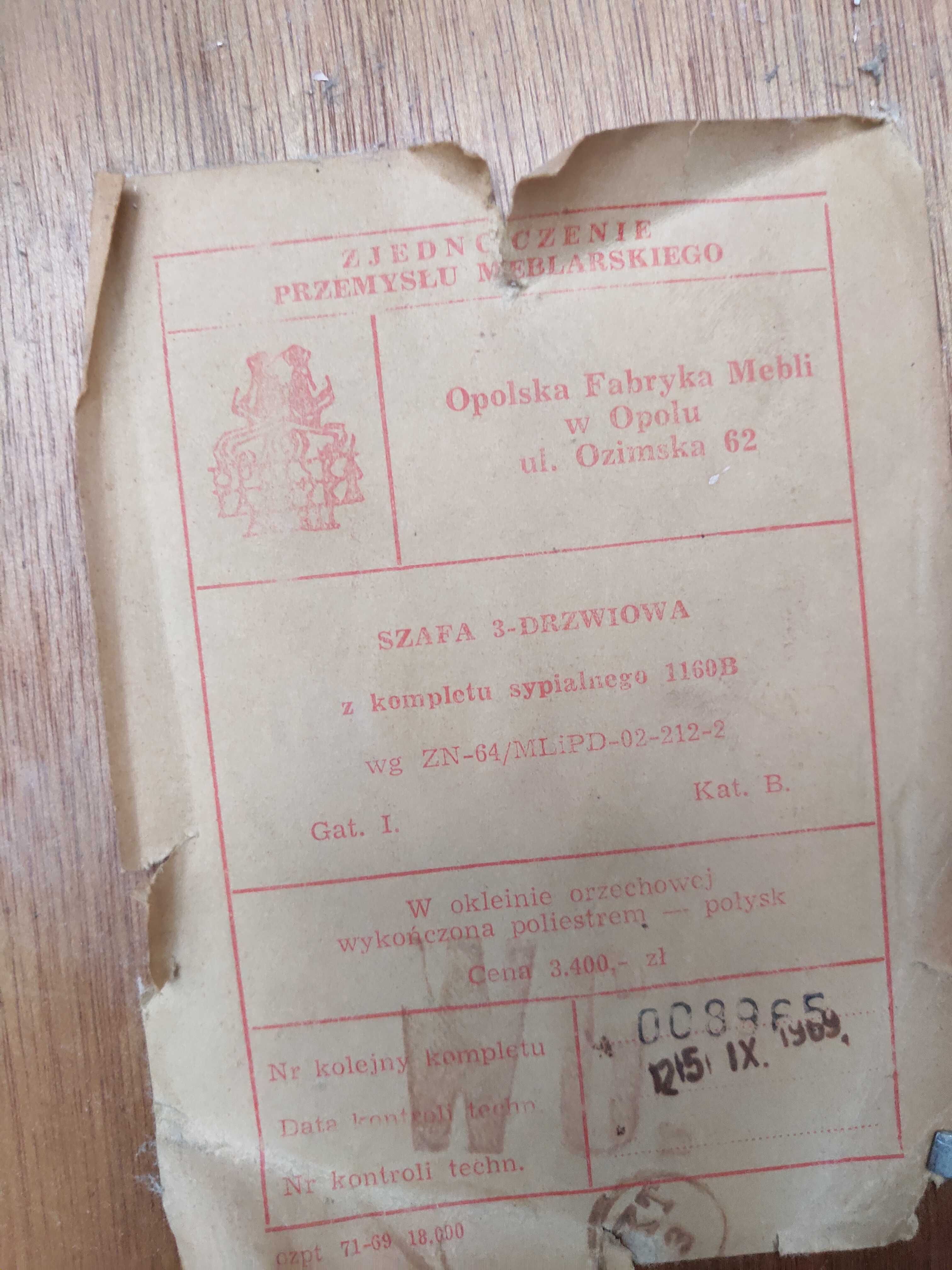 Szafa trzydrzwiowa i komoda