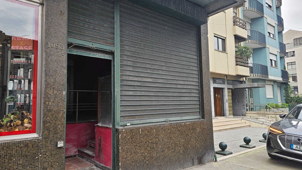 Arrenda-se Loja Bem Situada no Porto