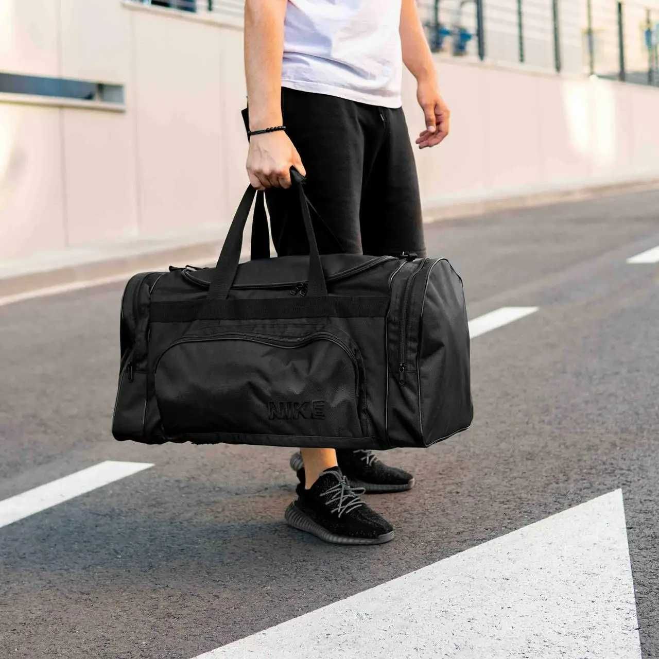 Спортивная дорожная сумка Nike 60 л для тренировок и путешествий