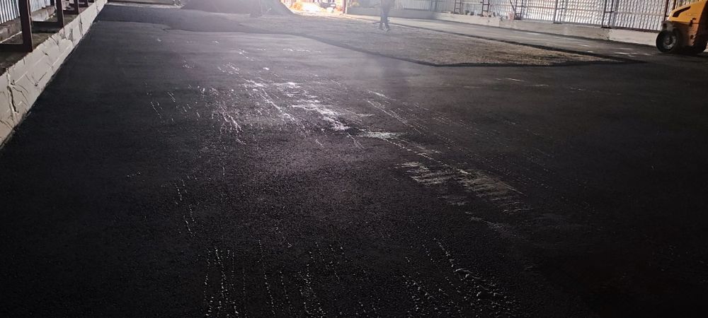 Асфальтирование и укладка асфальтной крошки.