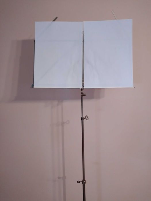 statyw na nuty sygnowany K&M