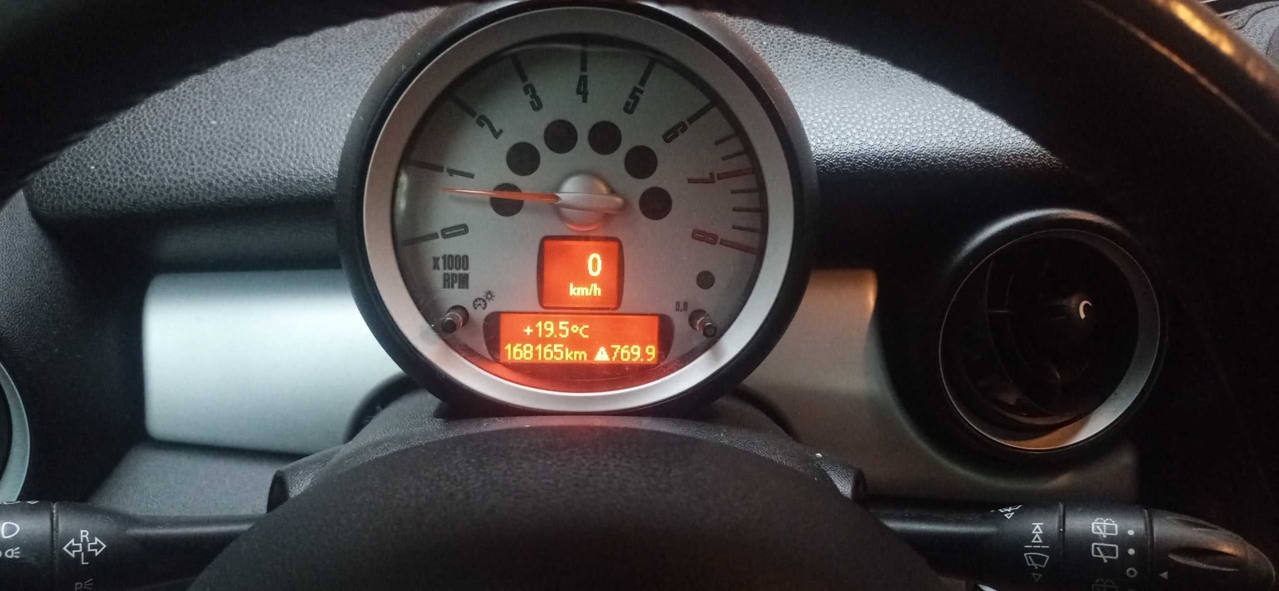 Mini Cooper 1.6 benzyna