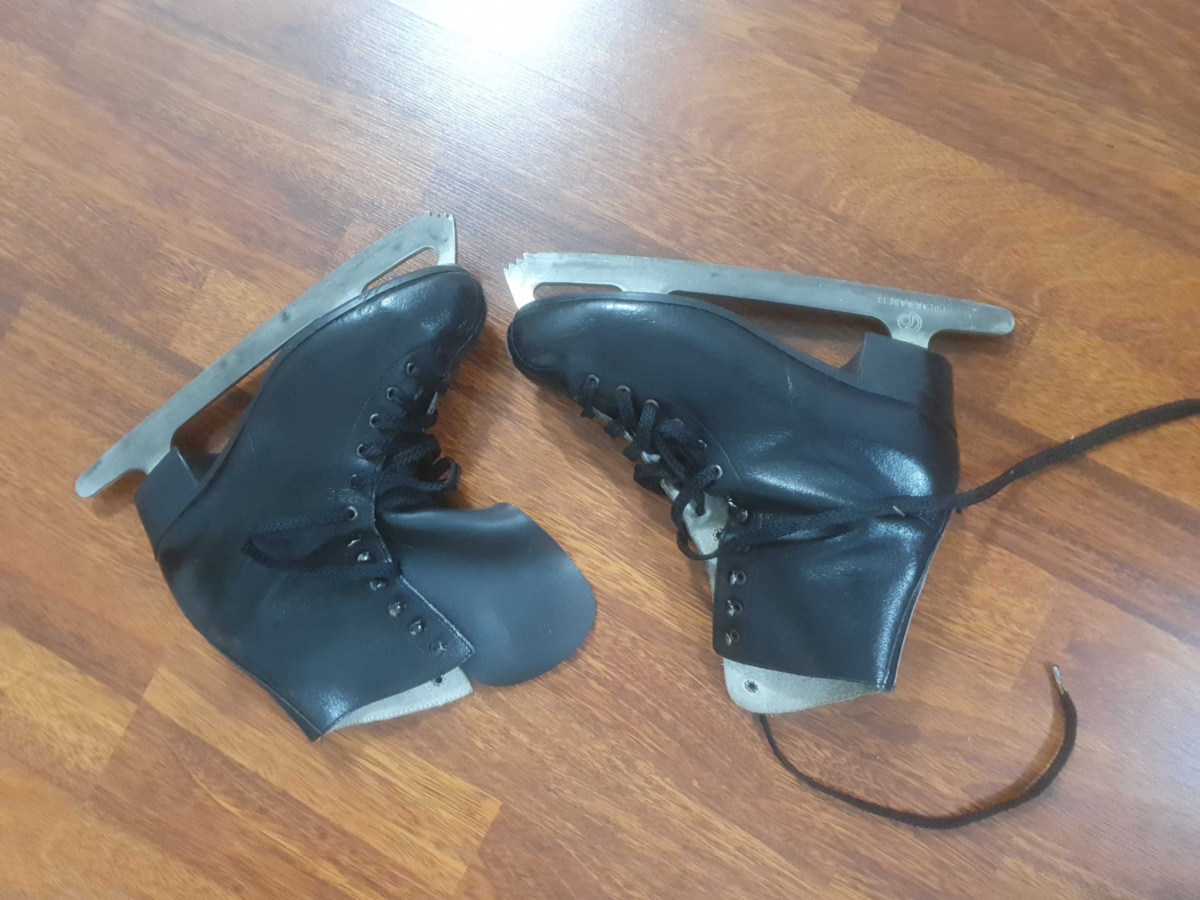 Patins de gelo em couro
