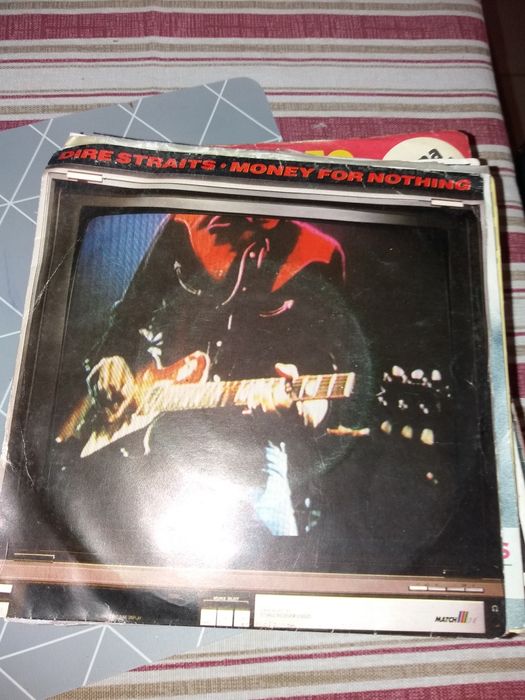 discos de vinil singles em bom estado muito antigos