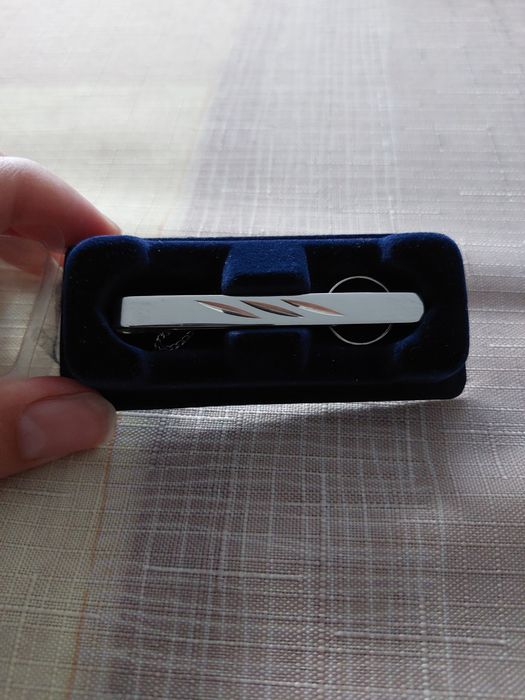 Srebrna spinka do krawata