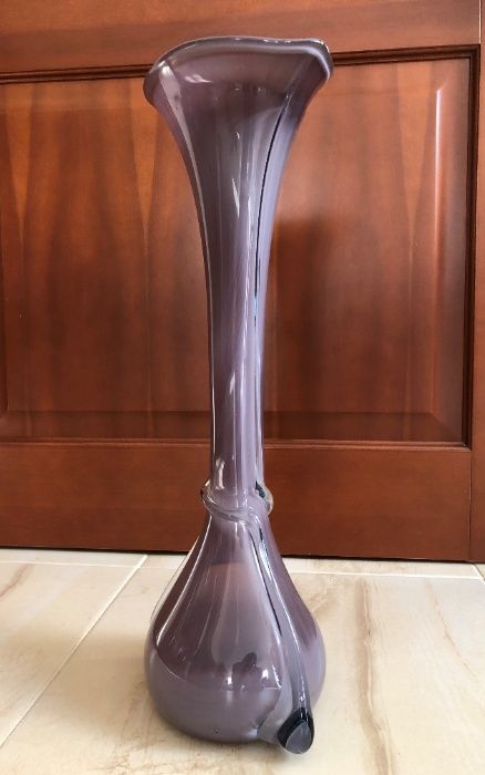 stary, duży i piękny, stylowy i dekoracyjny szklany wazon