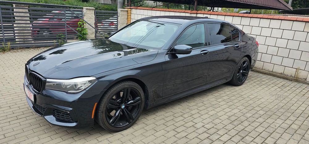 BMW Seria 7 w longu - limuzyna w sportowym stylu