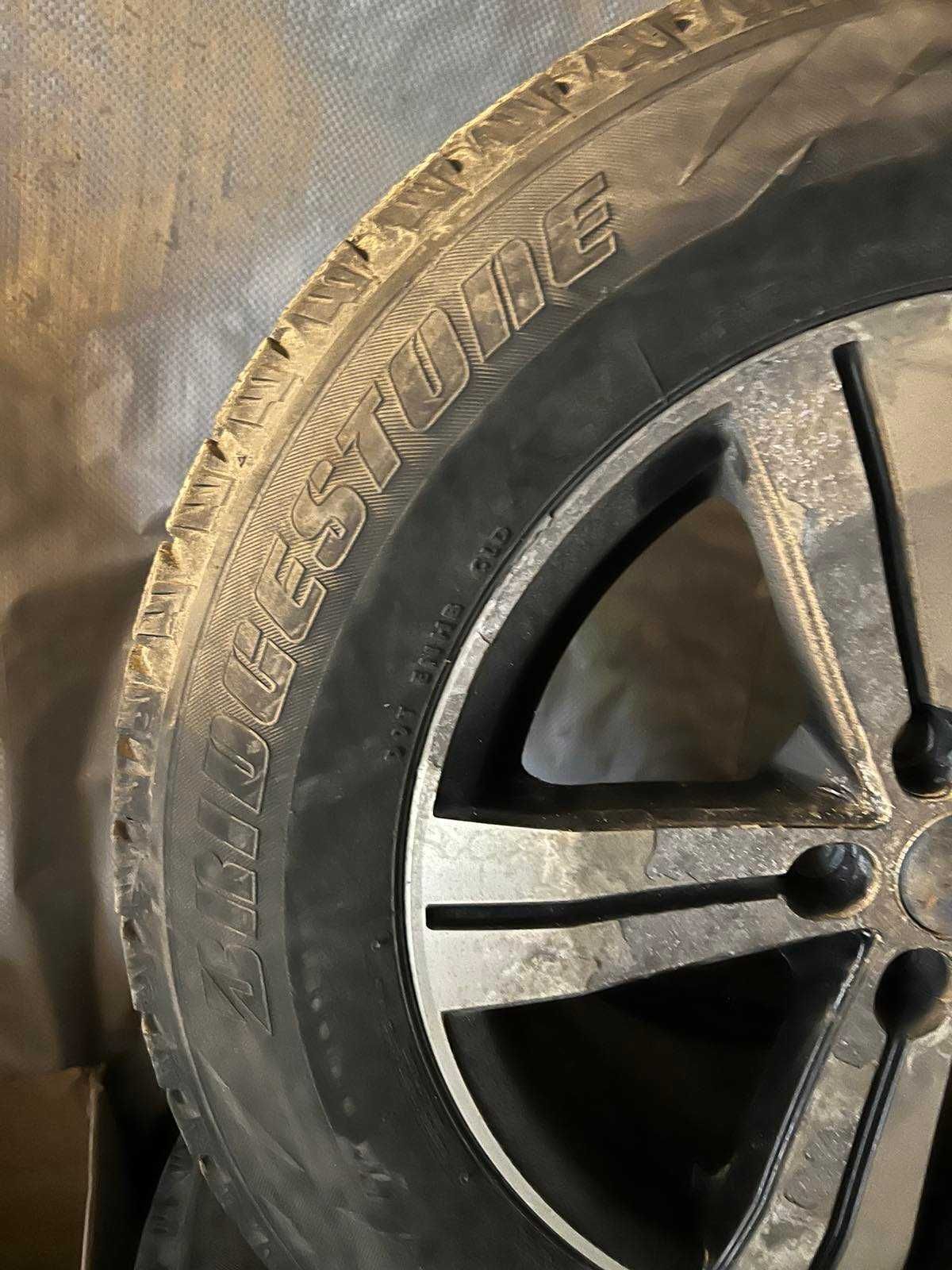 R16 215/65 Bridgestone с дисками. комплект зимней резины