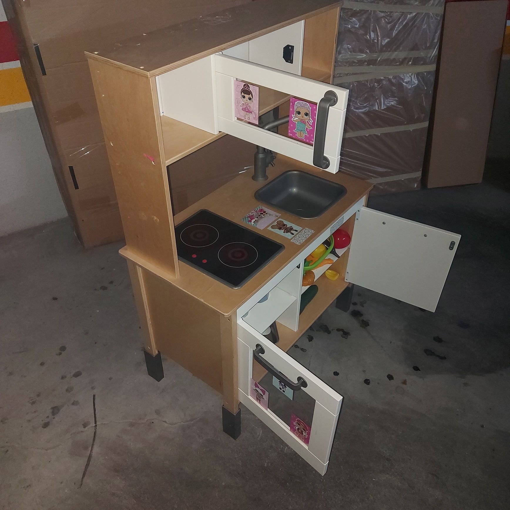 Cozinha criança com utensílios