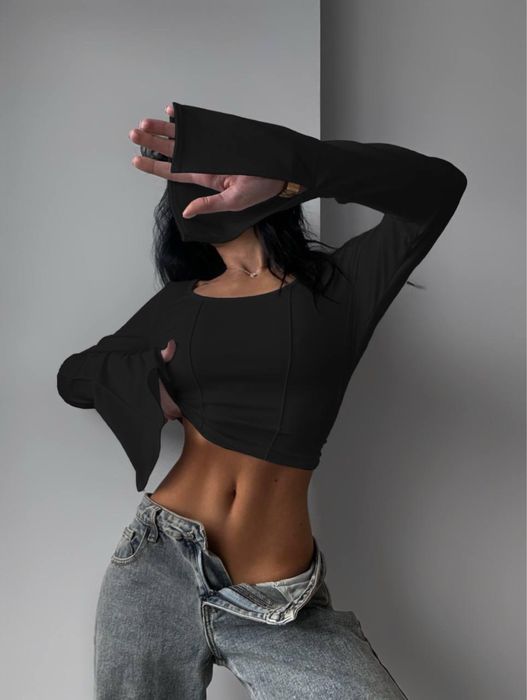 Стильна жіноча кофтинка облягаюча зі швами навиворіт