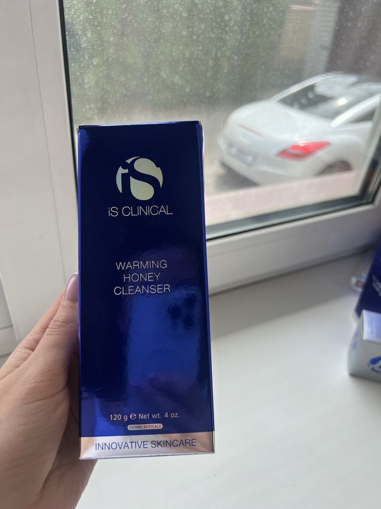 Продукція is clinical, spf 50, serum