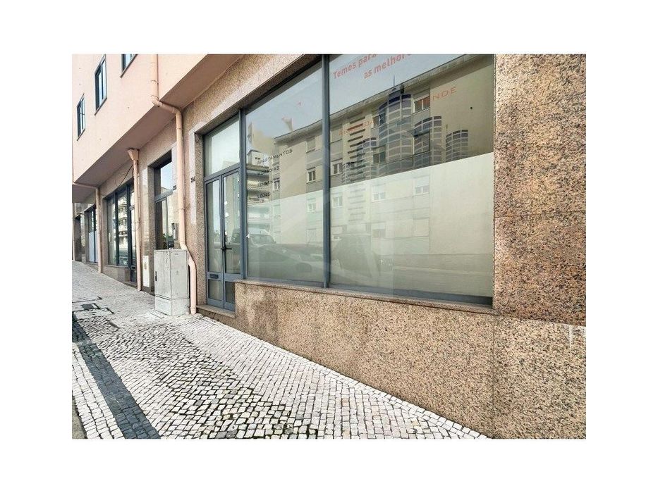 Loja em São João da Madeira - Imóvel de Banco