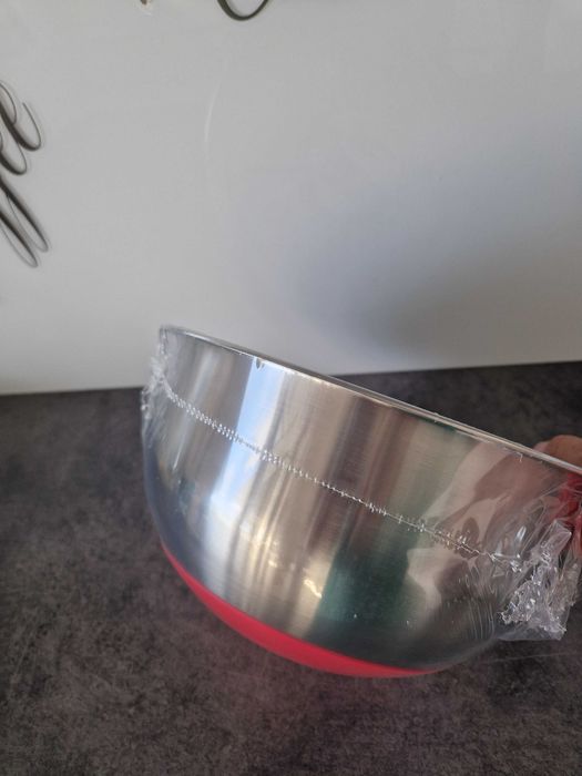 Nowa miska ze stali nierdzewnej z tarkami