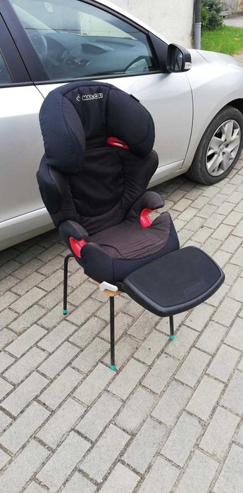 Fotelik samochodowy Maxicosi Tobi z podnóżkiem