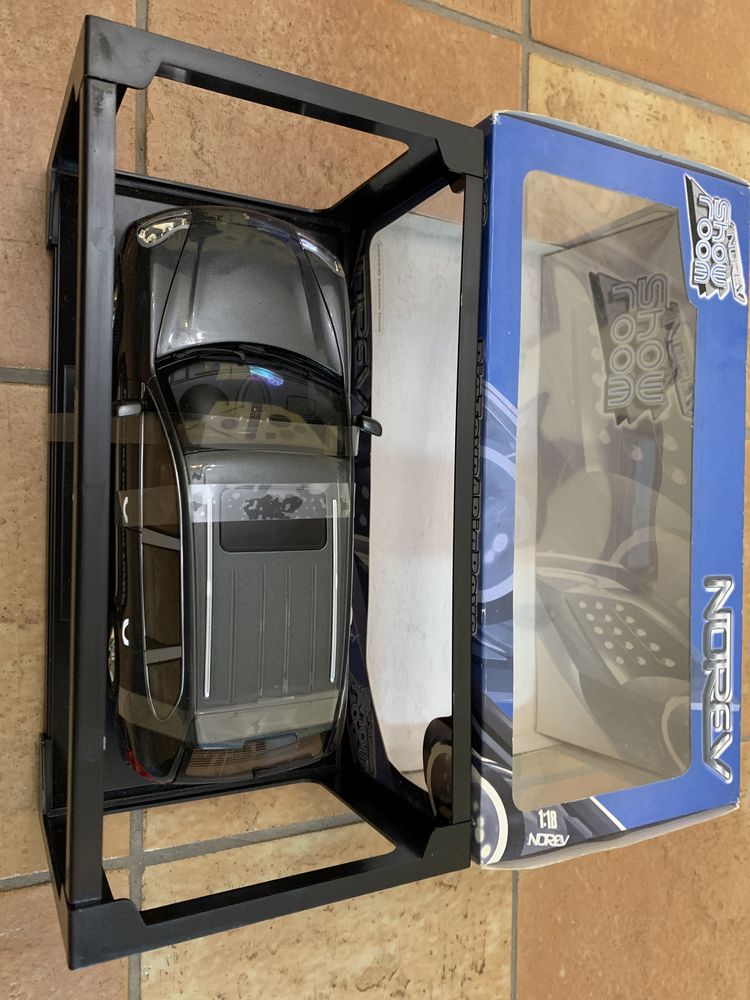 Porshe Cayenne Turbo 1/18