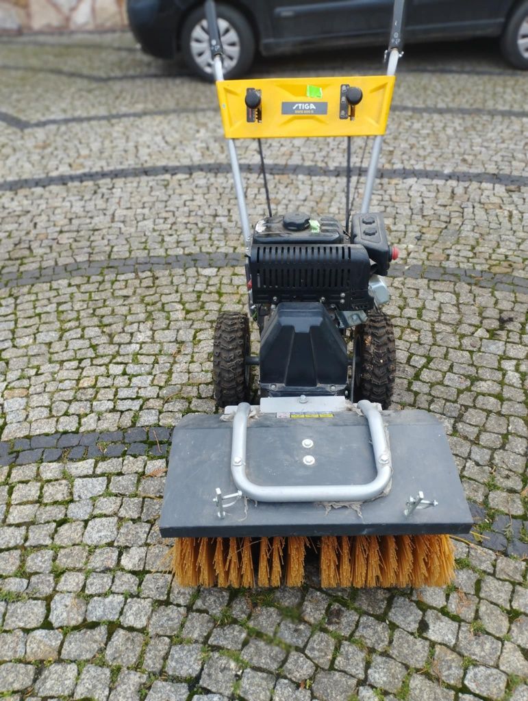 Zamiatarka spalinowa STIGA SWS 600 G