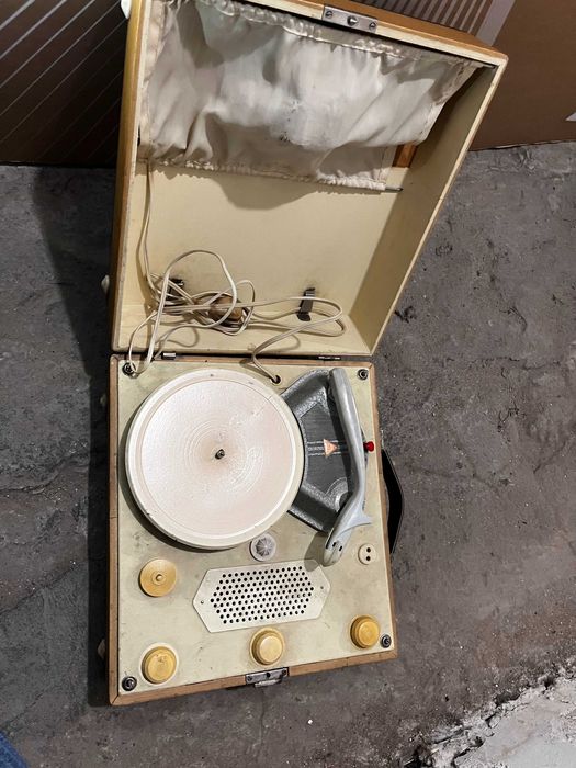 Gramofon walizkowy prl